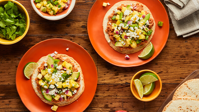 Tostadas à l'ananas et aux haricots noirs pour deux