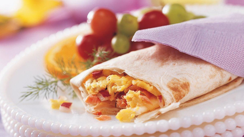 Sandwichs Roulés Au Saumon Fumé Et Aux Oeufs – Portion De Groupe
